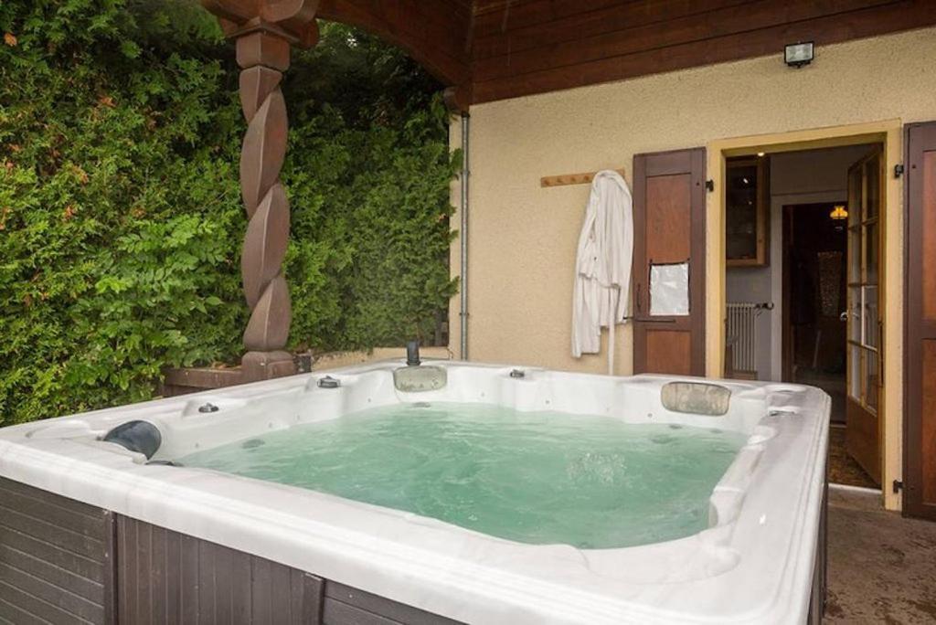 Chalet Traditionnel Avec Jacuzzi Exterieur Bex Bagian luar foto